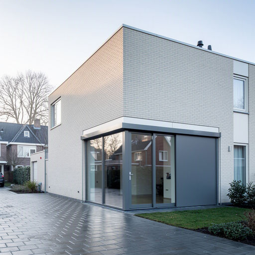 Witte kunststof hefschuifpui met HR++ glas in een rijtjeswoning